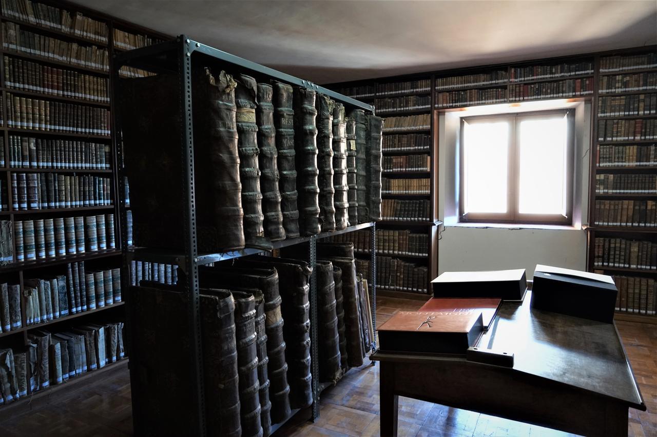Monasterio De Santa Maria De Valvanera Anguiano ภายนอก รูปภาพ