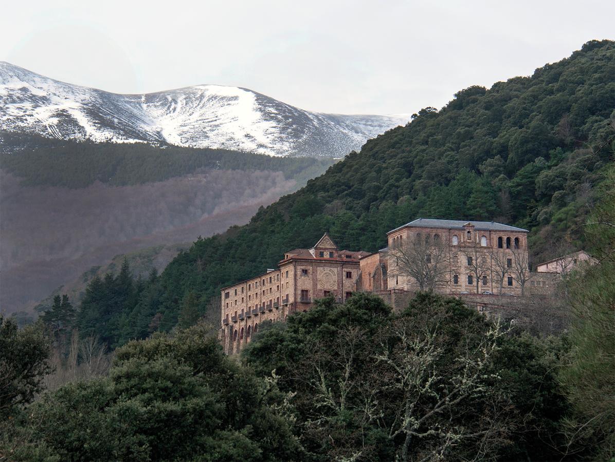 Monasterio De Santa Maria De Valvanera Anguiano ภายนอก รูปภาพ