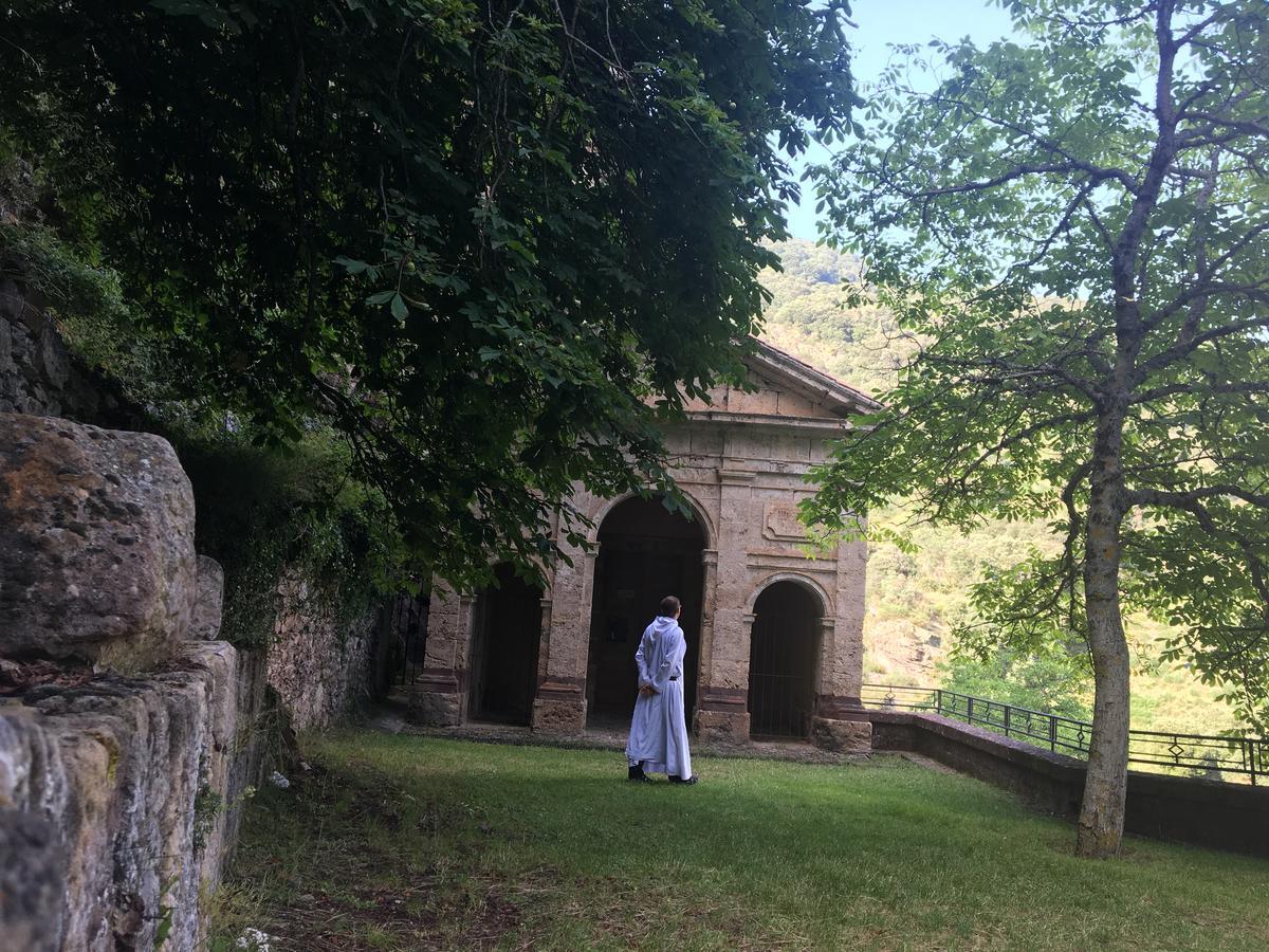 Monasterio De Santa Maria De Valvanera Anguiano ภายนอก รูปภาพ