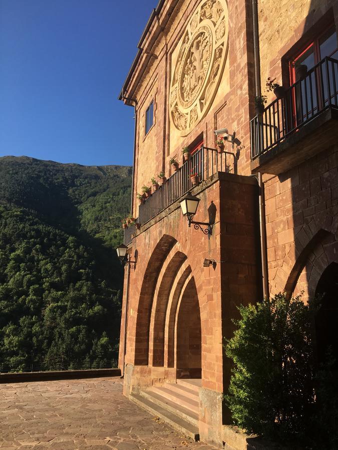 Monasterio De Santa Maria De Valvanera Anguiano ภายนอก รูปภาพ