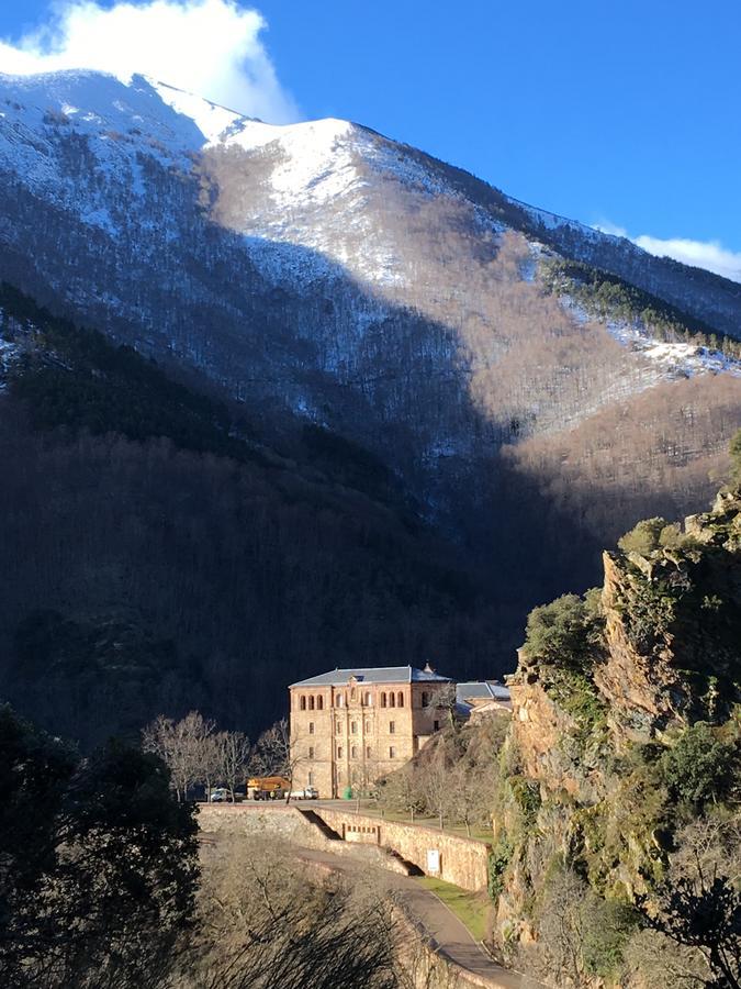Monasterio De Santa Maria De Valvanera Anguiano ภายนอก รูปภาพ