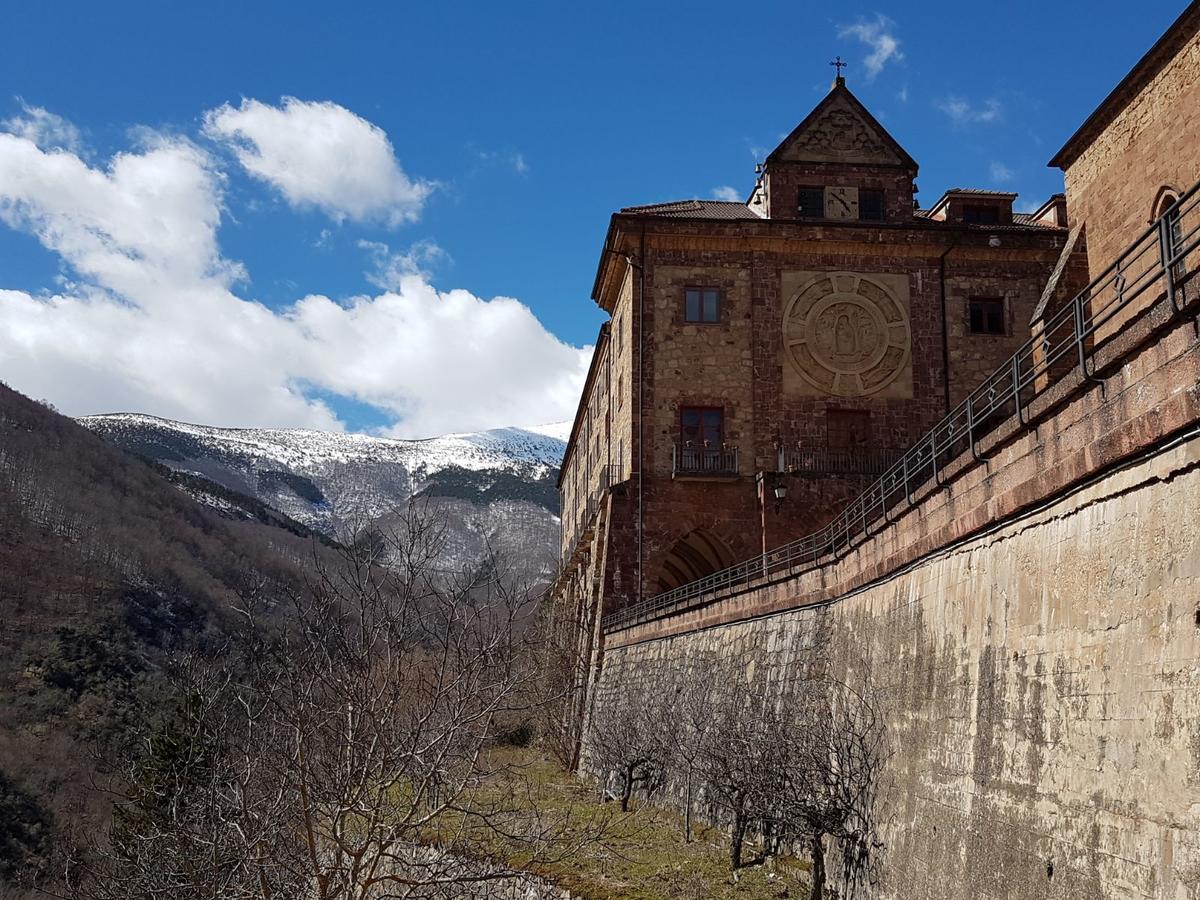 Monasterio De Santa Maria De Valvanera Anguiano ภายนอก รูปภาพ