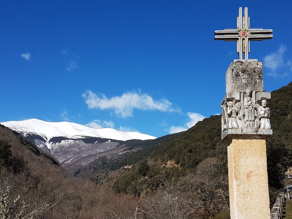 Monasterio De Santa Maria De Valvanera Anguiano ภายนอก รูปภาพ